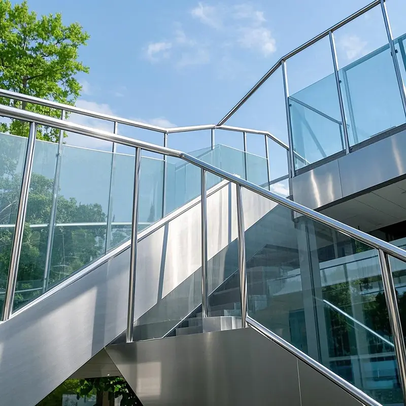 Balustradă modernă din țeavă din oțel inoxidabil pentru scări comerciale